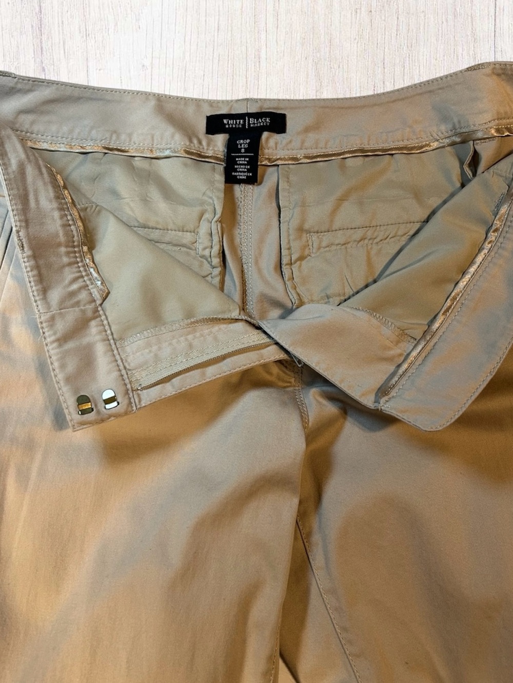 White House Black Market Tan Khaki Crop Pants. Size 8 - Picture 10 of 11